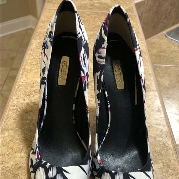 Floral Heels - Picture 2 of 3